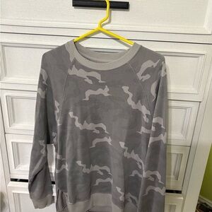 American Eagle Outfitters Gray Camo Long Sleeve Tee